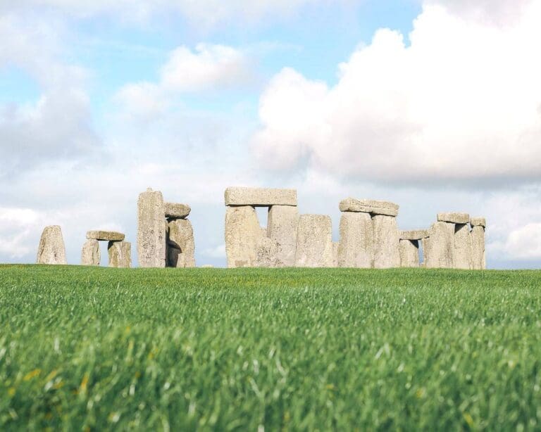 A wide picture of Stonehenge