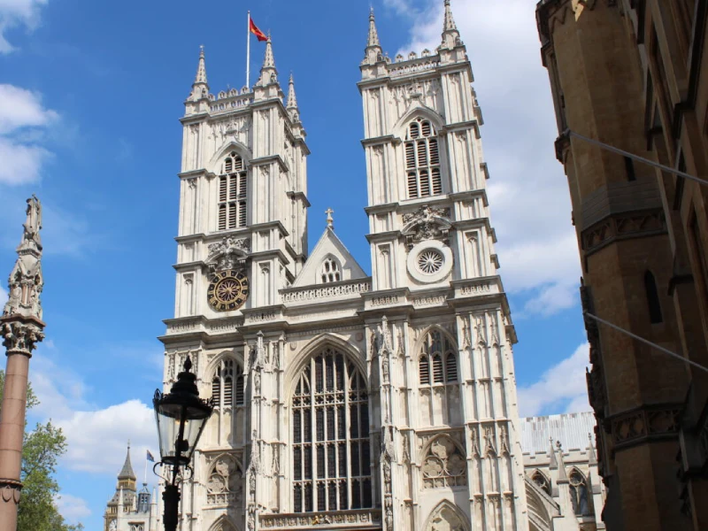 The Da Vinci Code Tour in London! See buildings like Whitehall, Trafalgar Square and more, brought to you by Brit Movie Tours.